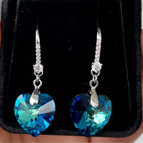 🌺NIB 18K White Gold Plated Austrian Heart Fish Hook Earrings🌺 - Picture 2 of 15